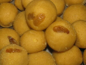 Rava Besan Laddoo